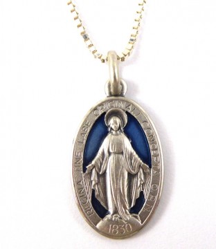 Vakker tradisjonell Maria medaljong i Sterling sølv og blå emalje.