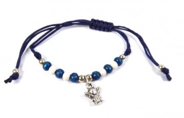 Regulerbart blått barnearmbånd med perler og liten engel.